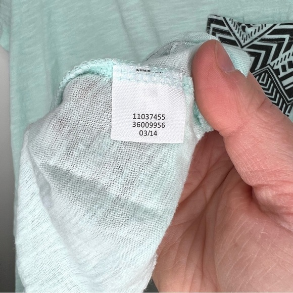 Pink Victoria’s Secret Pastel Mint Patterned Pocket Crewneck T-Shirt Size Small - Picture 5 of 12